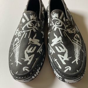 Zara slip on 42 size 9 black and white